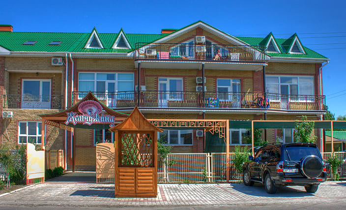 Готель Перлина на Азовчанці у Бердянську